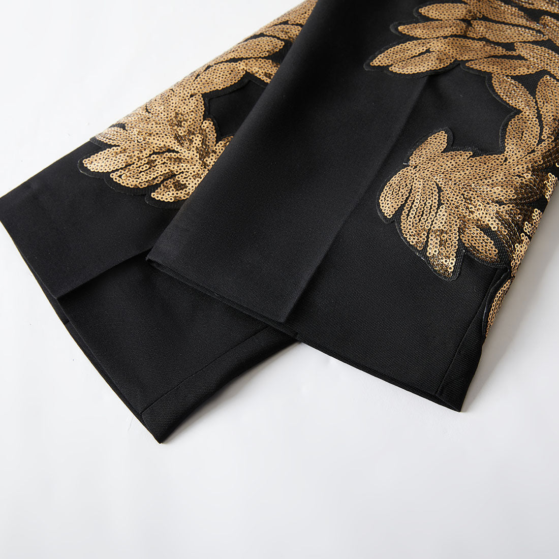 2-teiliger Slim-Fit-Smoking für Herren mit goldener Blätterstickerei und Pailletten