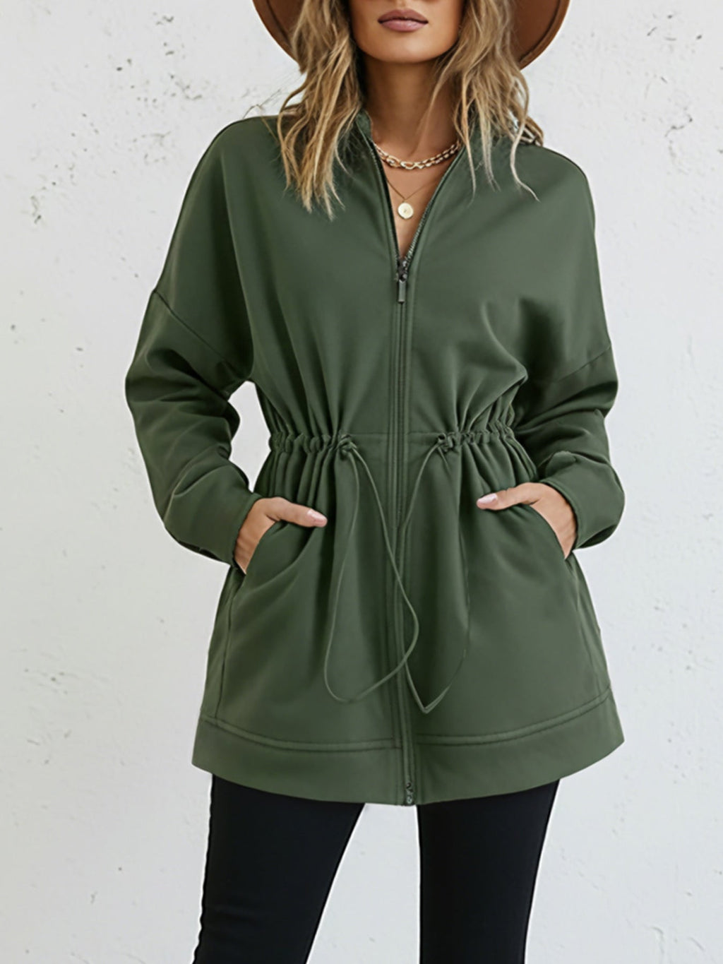 Locker geschnittene Kapuzenjacke mit langem Arm, Kordelzug in der Taille und Taschen