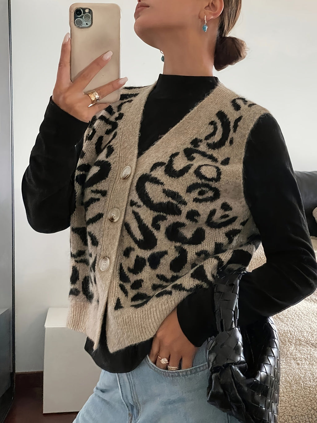 Cressida | Weste mit V-Ausschnitt und Statement-Print