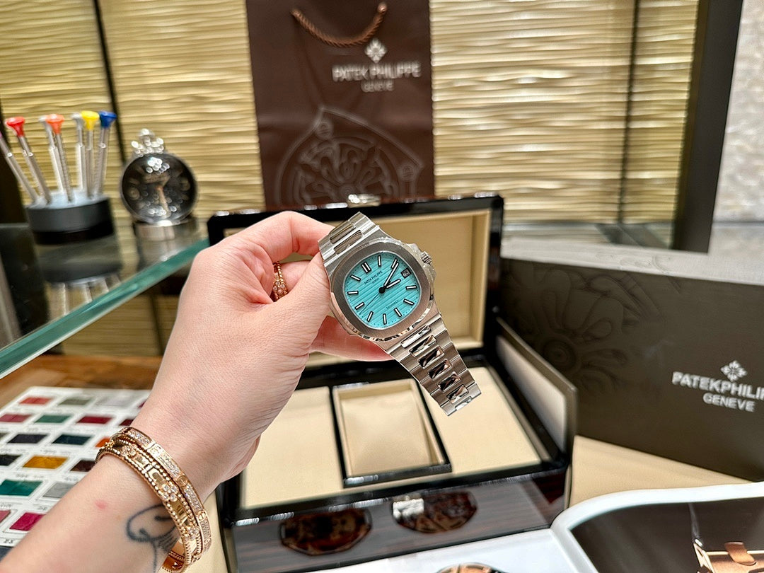 Patek Philippe Nautilus 5711 – Steel Tiffany Blue Turquoise Horizontal Dial Date Integrated Steel Bracelet