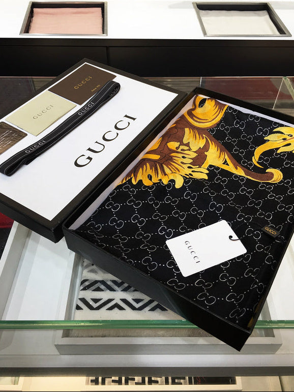 Gucci GG Monogram Baroque Floral 100% Cashmere Scarf – Black & Gold