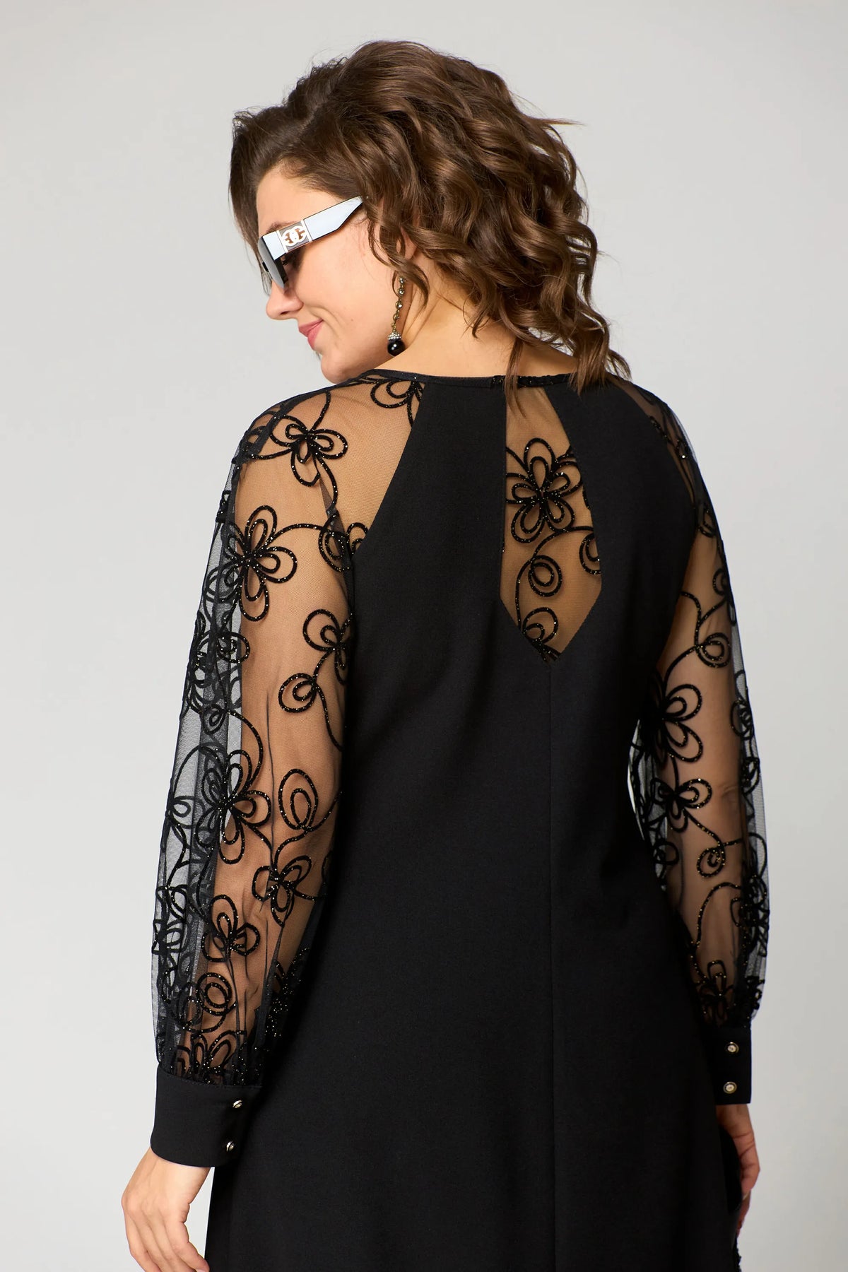 Fiona | Elegantes Spitzenkleid mit floralen Ärmeln