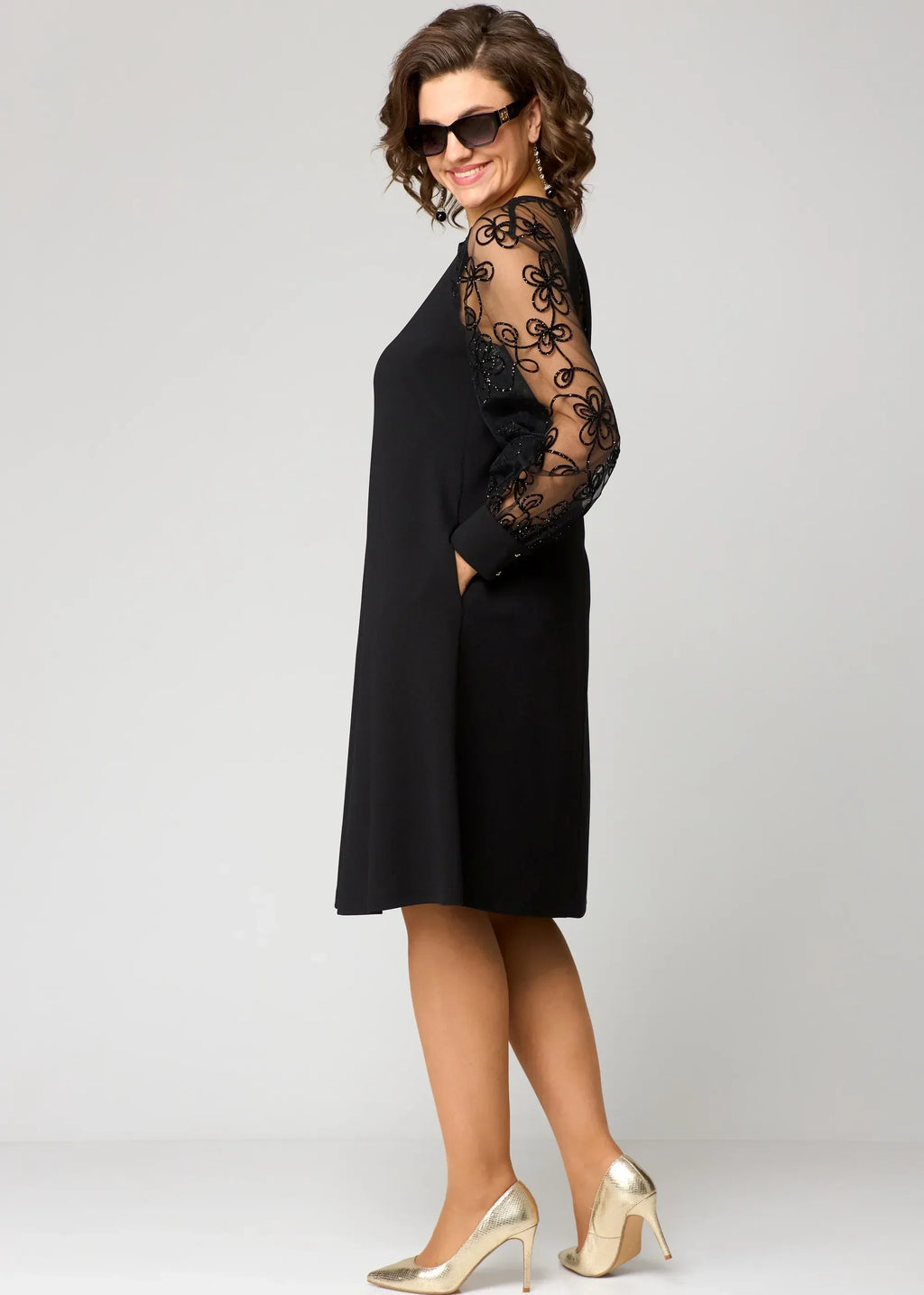Fiona | Elegantes Spitzenkleid mit floralen Ärmeln