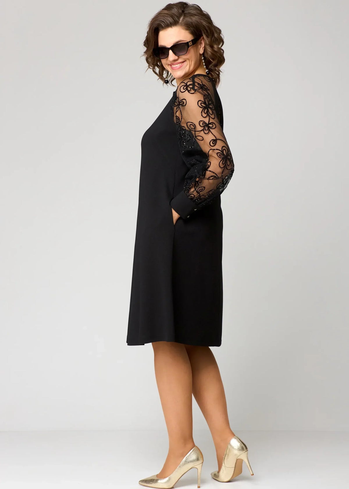 Fiona | Elegantes Spitzenkleid mit floralen Ärmeln