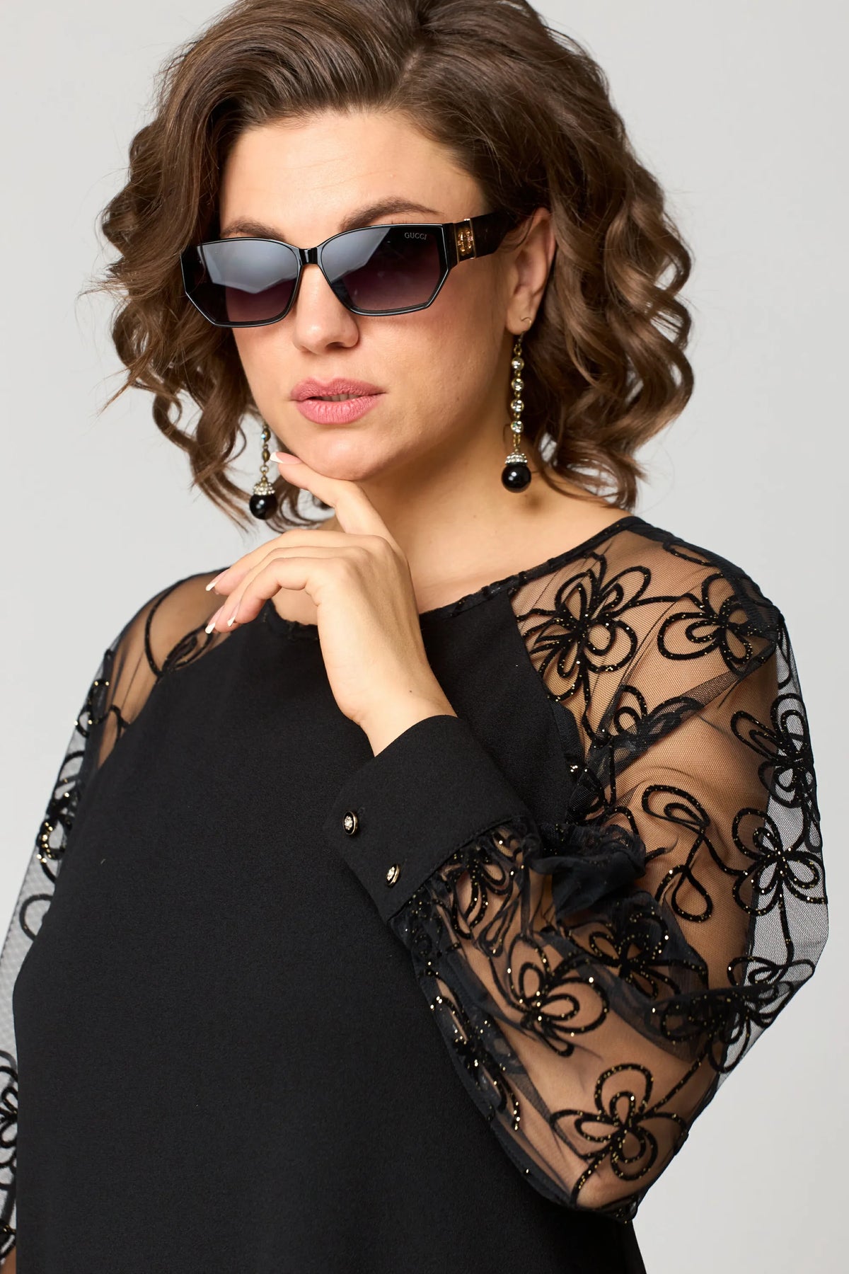 Fiona | Elegantes Spitzenkleid mit floralen Ärmeln