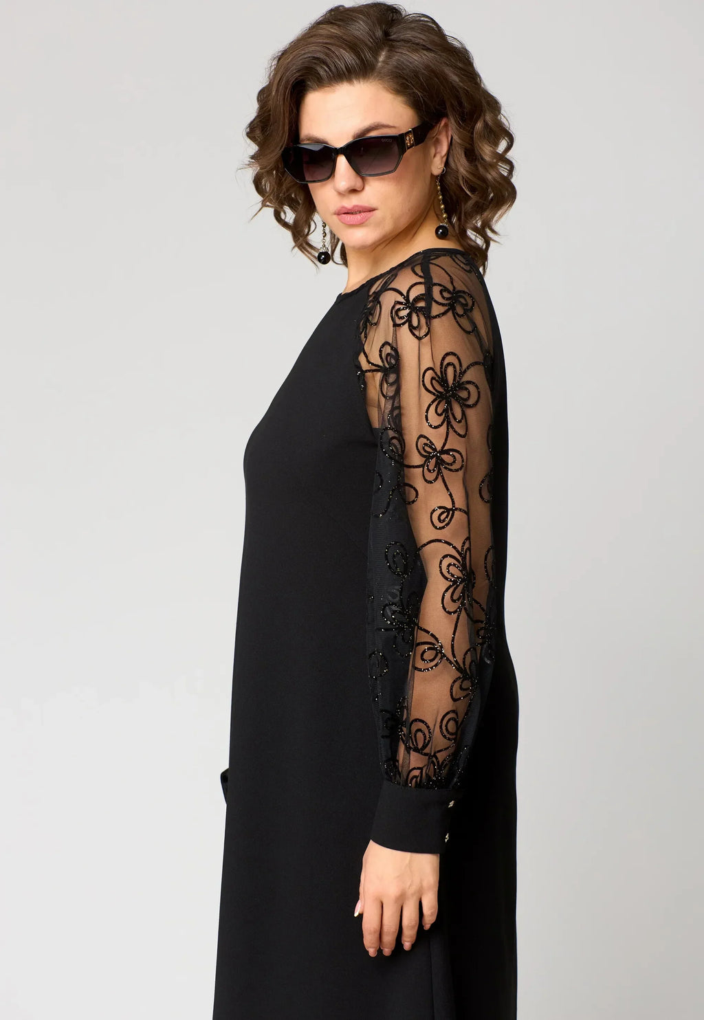 Fiona | Elegantes Spitzenkleid mit floralen Ärmeln