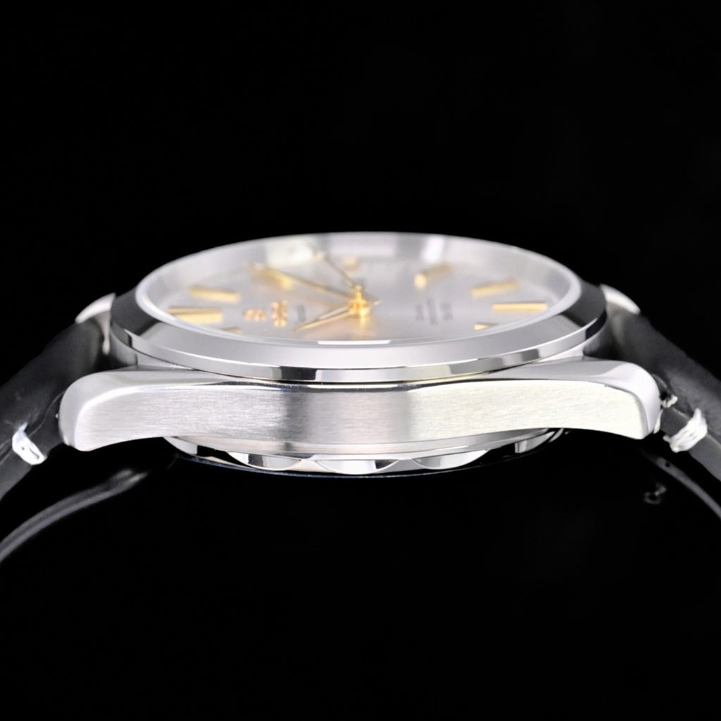 Omega Seamaster Aqua Terra – Steel Silver Sunburst Dial Yellow Gold Indices Arrow Hands Date Black Leather Strap