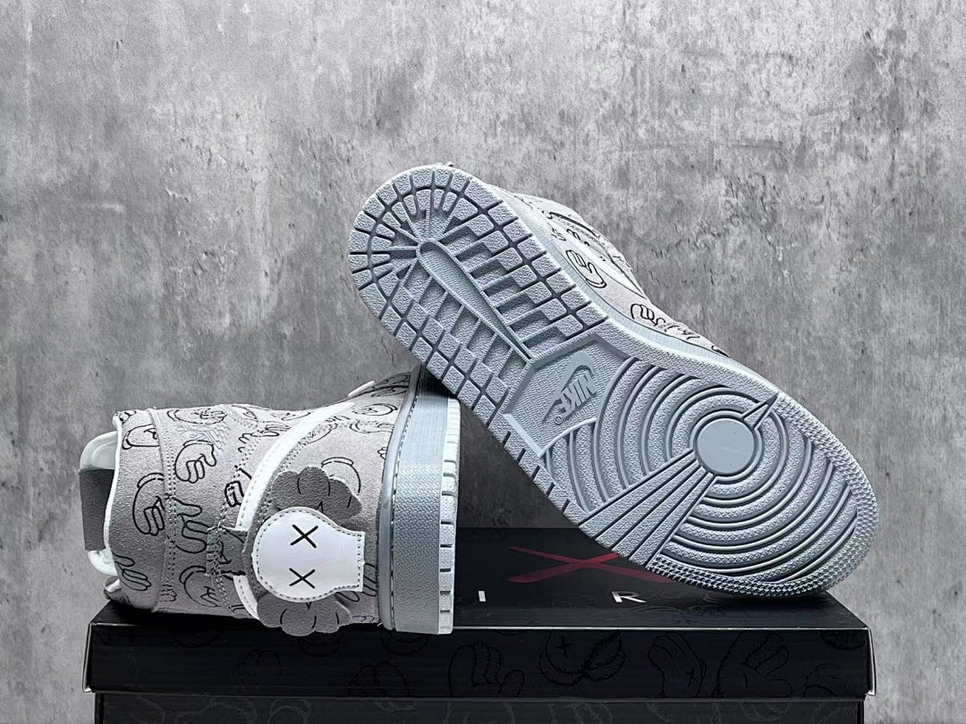 Air Jordan 1 Retro High OG x KAWS – Cool Grey