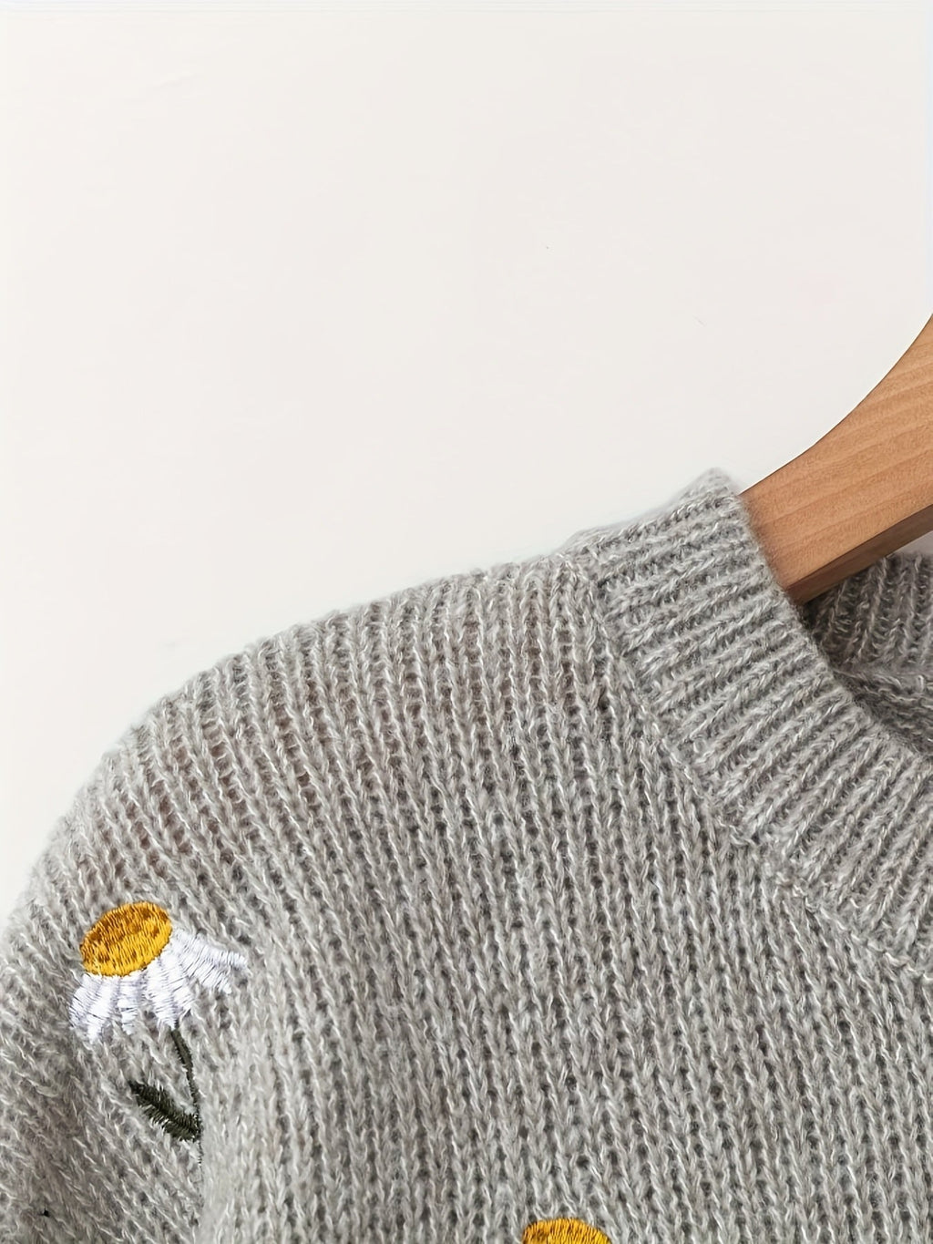 Lena | Pullover mit Blumenstickerei