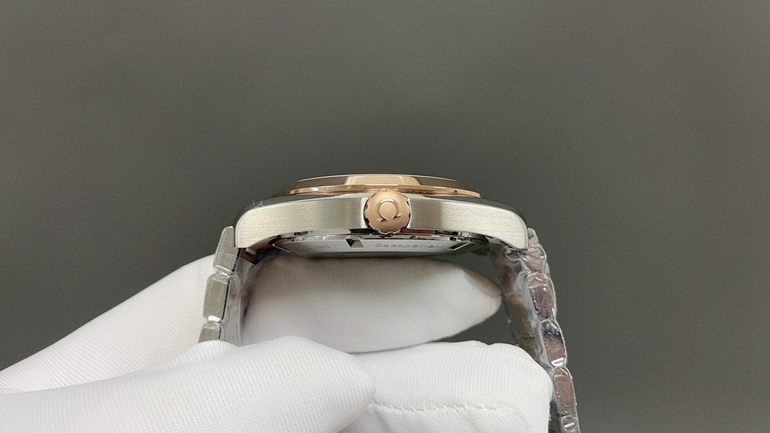 Omega Seamaster Aqua Terra GMT – Two-Tone Steel Rose Gold Brown Teak Dial Red GMT Hand Date Two-Tone Bracelet