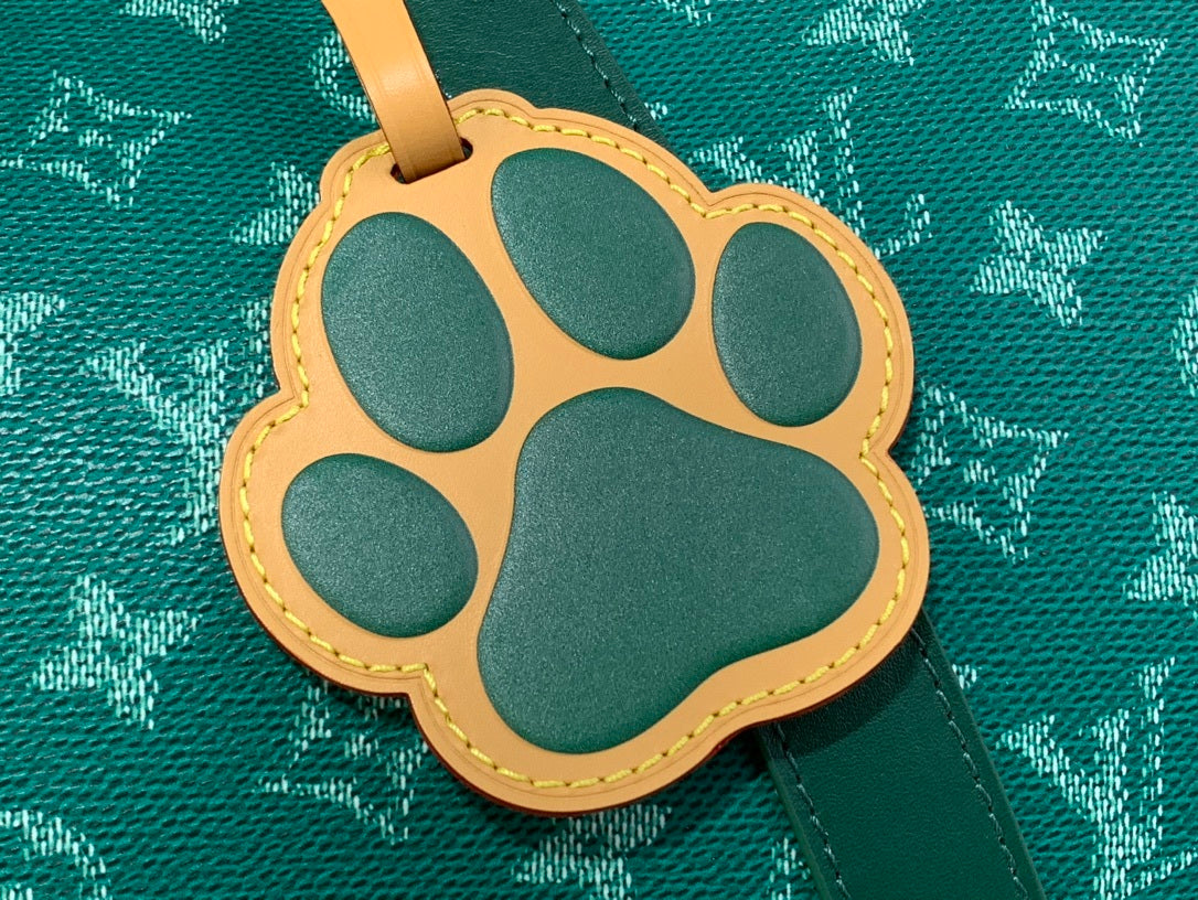 Louis Vuitton Keepall Bandoulière 50 – Green Monogram Canvas Paw Charm Marque Edition