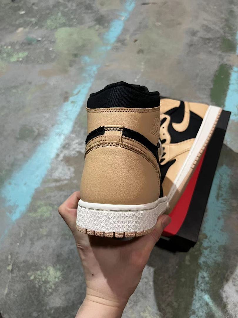 Air Jordan 1 Retro High OG Rookie of the Year – Wheat / Black