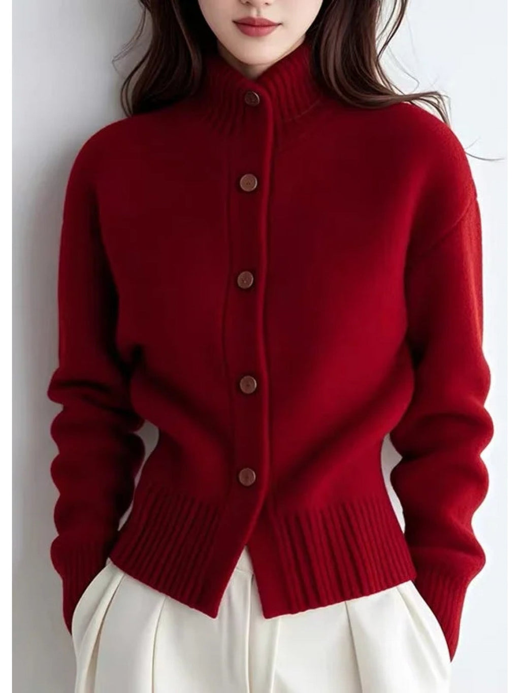 Vera | Hochgeschlossene Knopfstrickjacke
