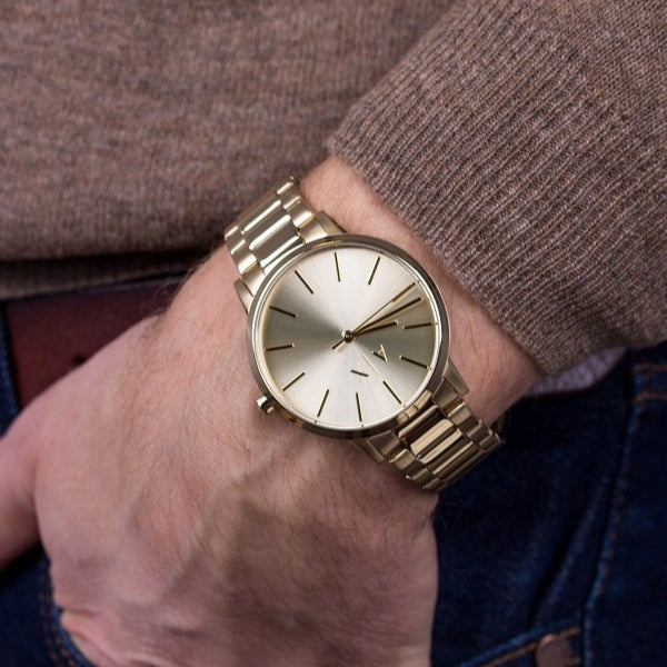 Armani Exchange Cayde AX2707 Herren-Analoguhr – Goldfarbenes Zifferblatt mit passendem Edelstahlarmband in Gold
