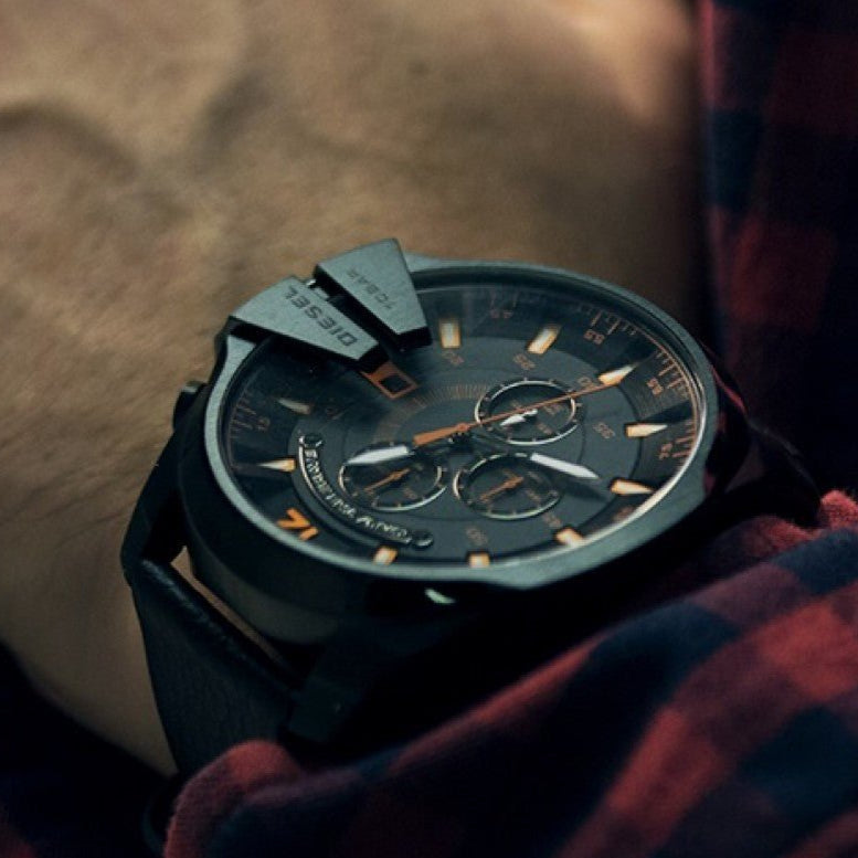 Diesel DZ4291 Mega Chief Chronograph Herrenuhr – Schwarzes Zifferblatt & schwarzes Lederarmband