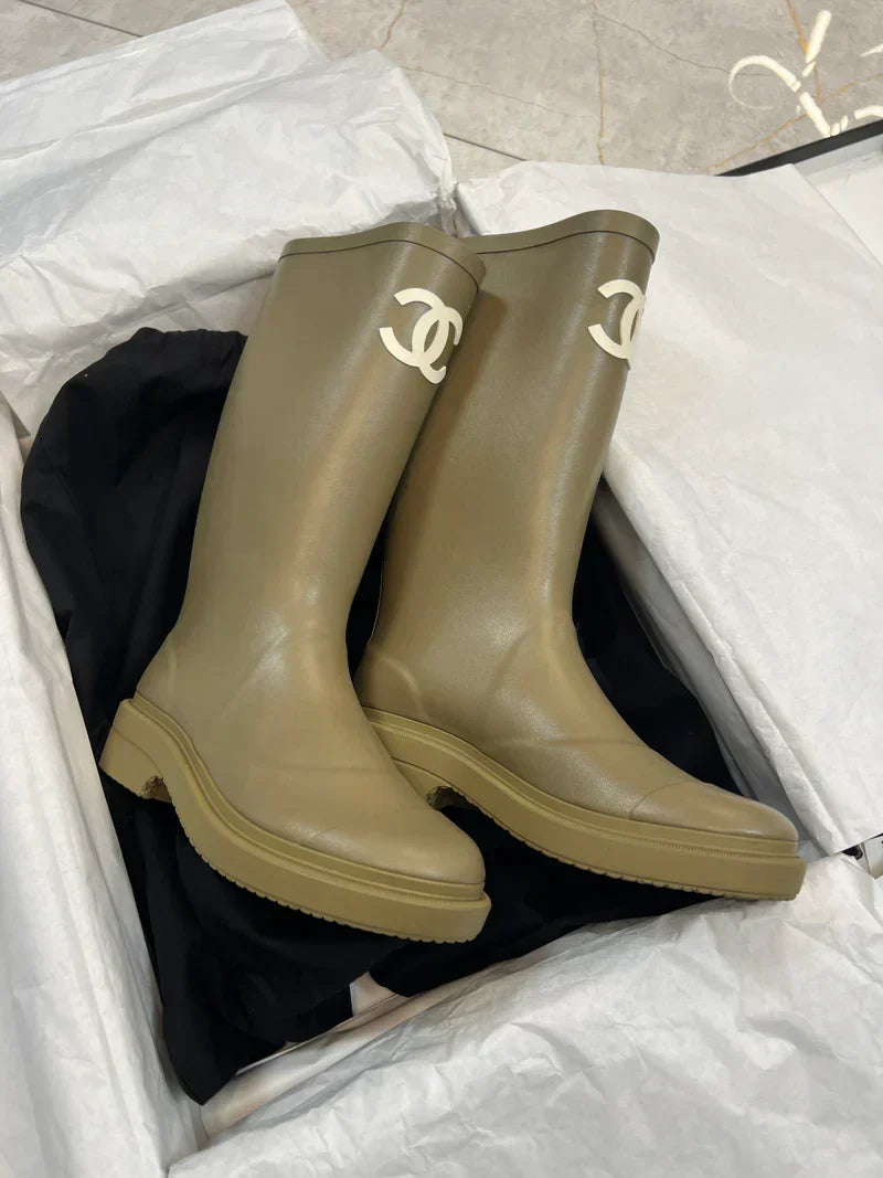 C-High-Stiefel mit Karton