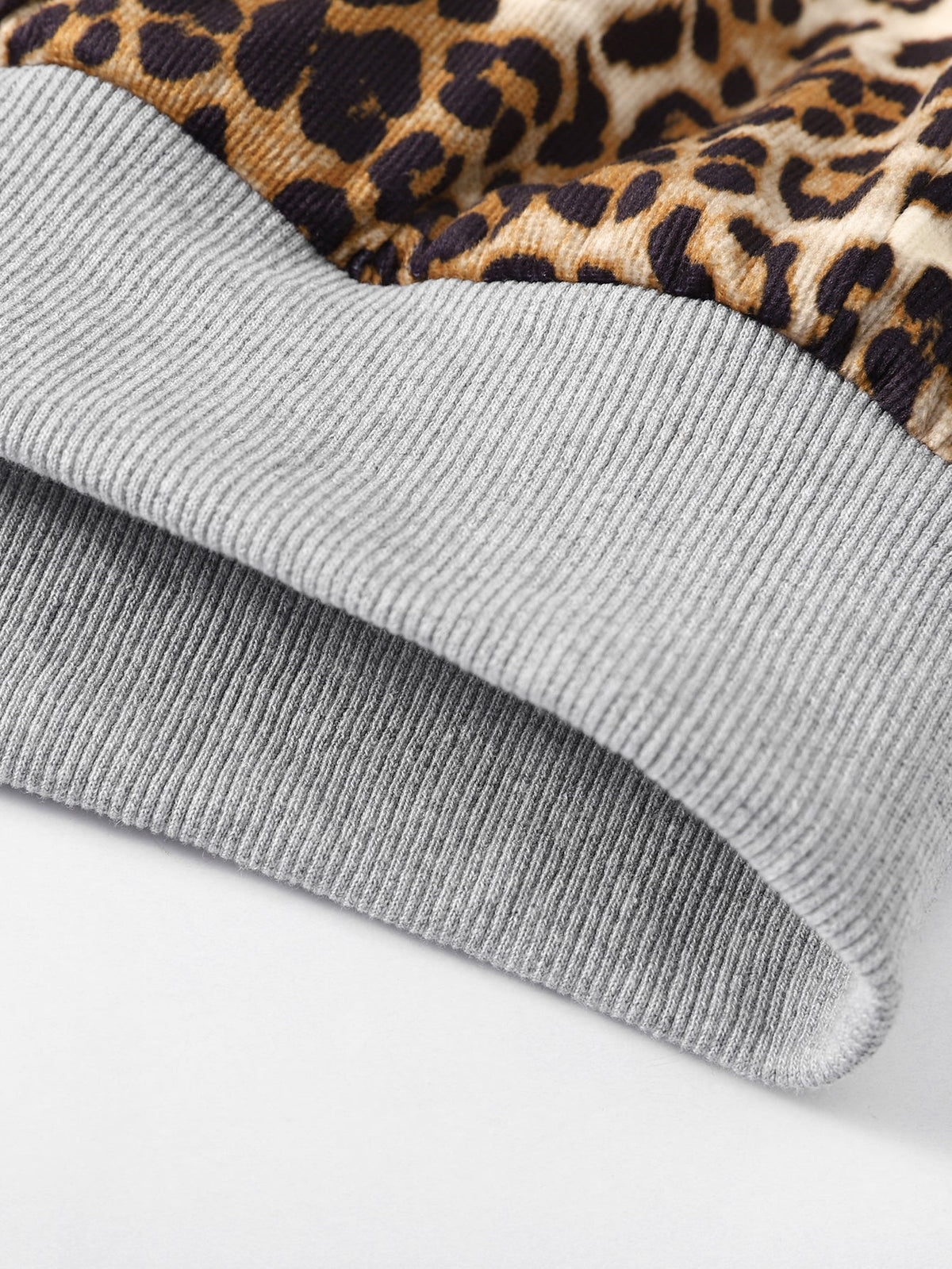 Wendbarer Kapuzenpullover im Relaxed Fit mit Leopardenfutter