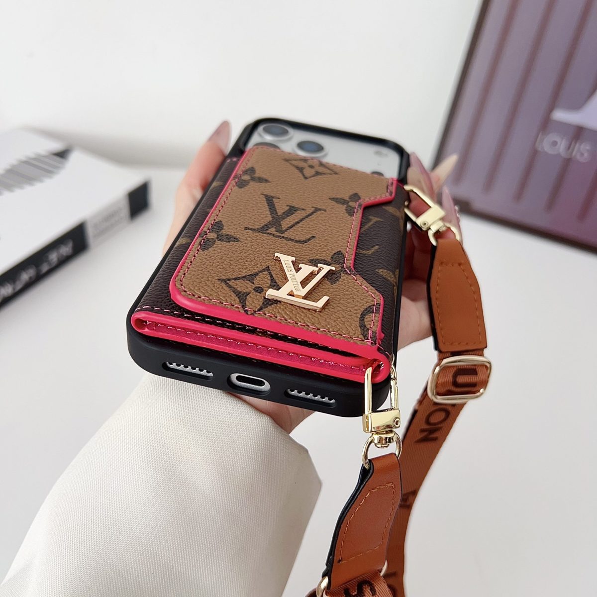 Luxuriöse Leder-Geldbörse mit Kartenhalter und Handyhülle für iPhone 13-17