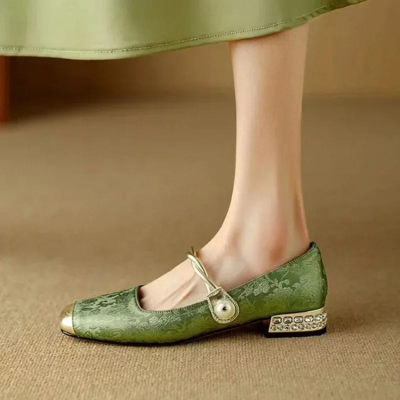 Daisy | Vintage-Schuhe mit geflochtenem Perlenriemen