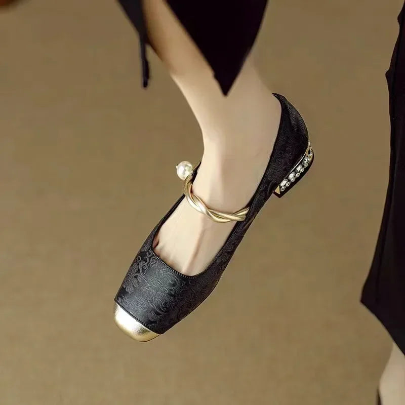 Daisy | Vintage-Schuhe mit geflochtenem Perlenriemen