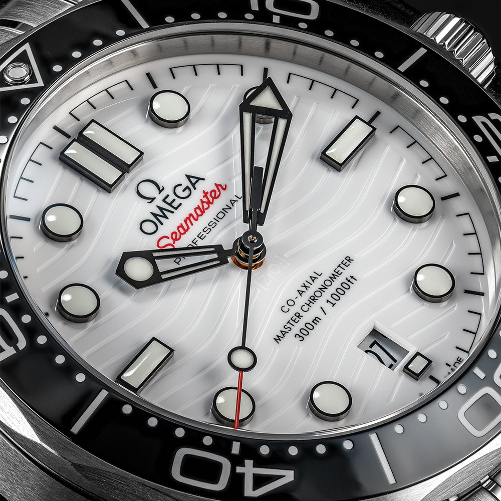 OMEGA Seamaster Diver 300M 42 mm – Weißes Zifferblatt mit Metallarmband