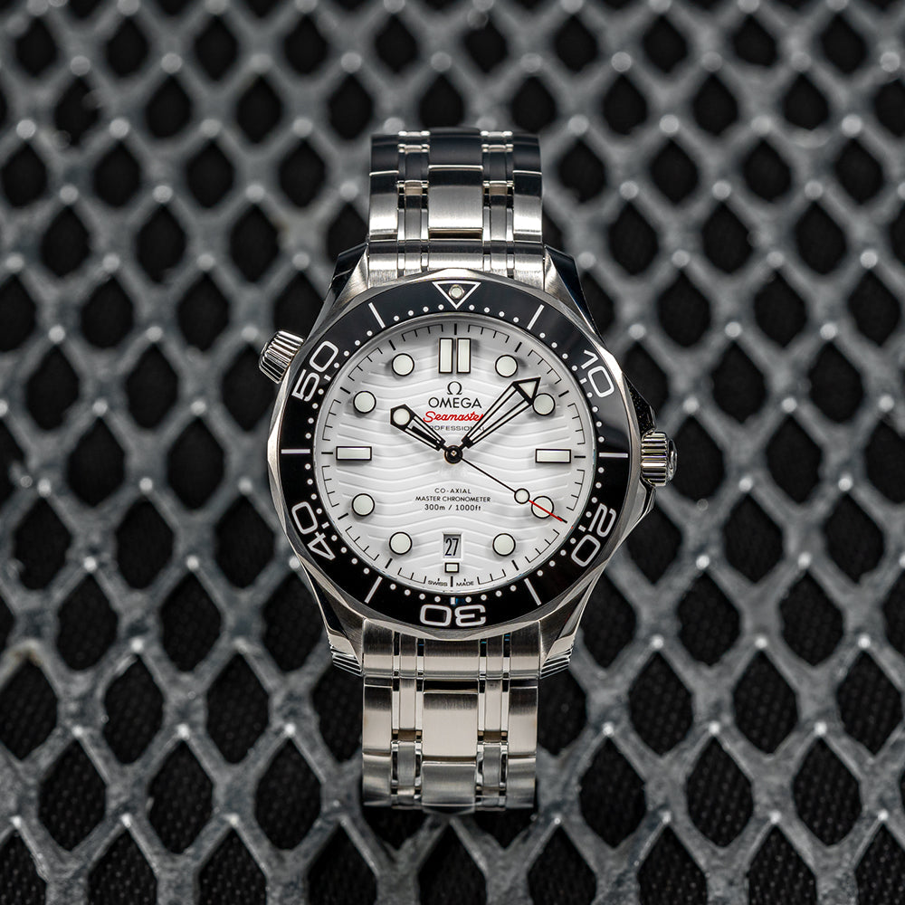 OMEGA Seamaster Diver 300M 42 mm – Weißes Zifferblatt mit Metallarmband