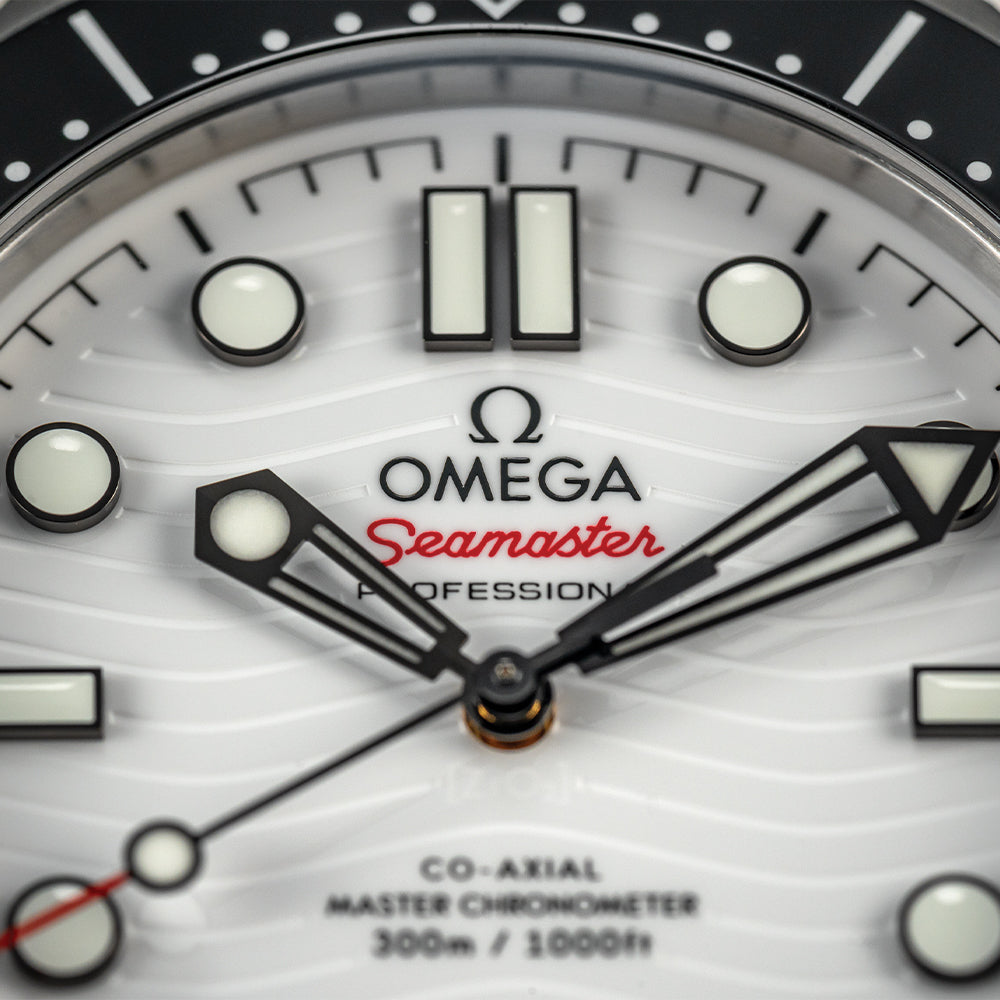 OMEGA Seamaster Diver 300M 42 mm – Weißes Zifferblatt mit Metallarmband