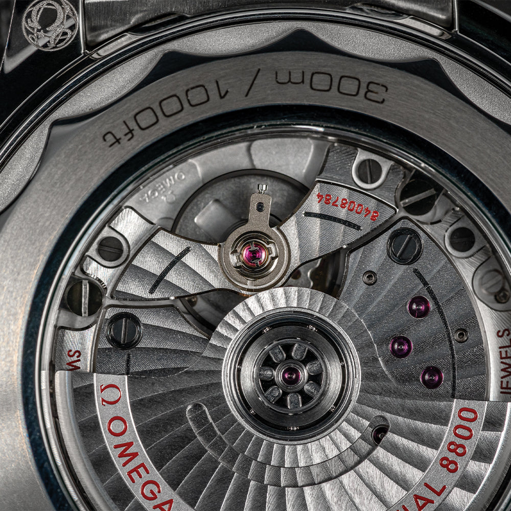 OMEGA Seamaster Diver 300M 42 mm – Weißes Zifferblatt mit Metallarmband
