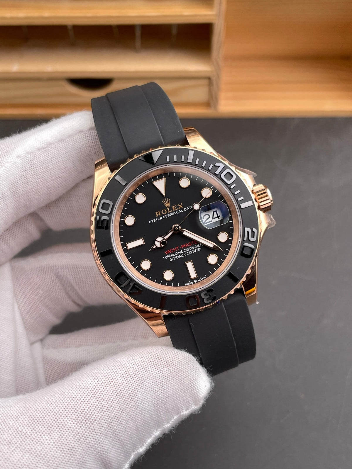 Rolex Yacht-Master Everose Gold – Black Dial Oysterflex Rubber Strap