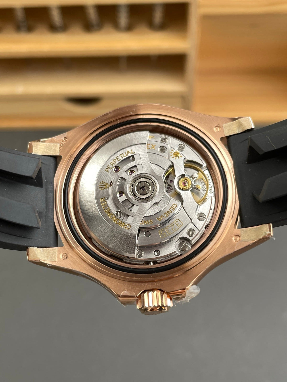 Rolex Yacht-Master Everose Gold – Black Dial Oysterflex Rubber Strap