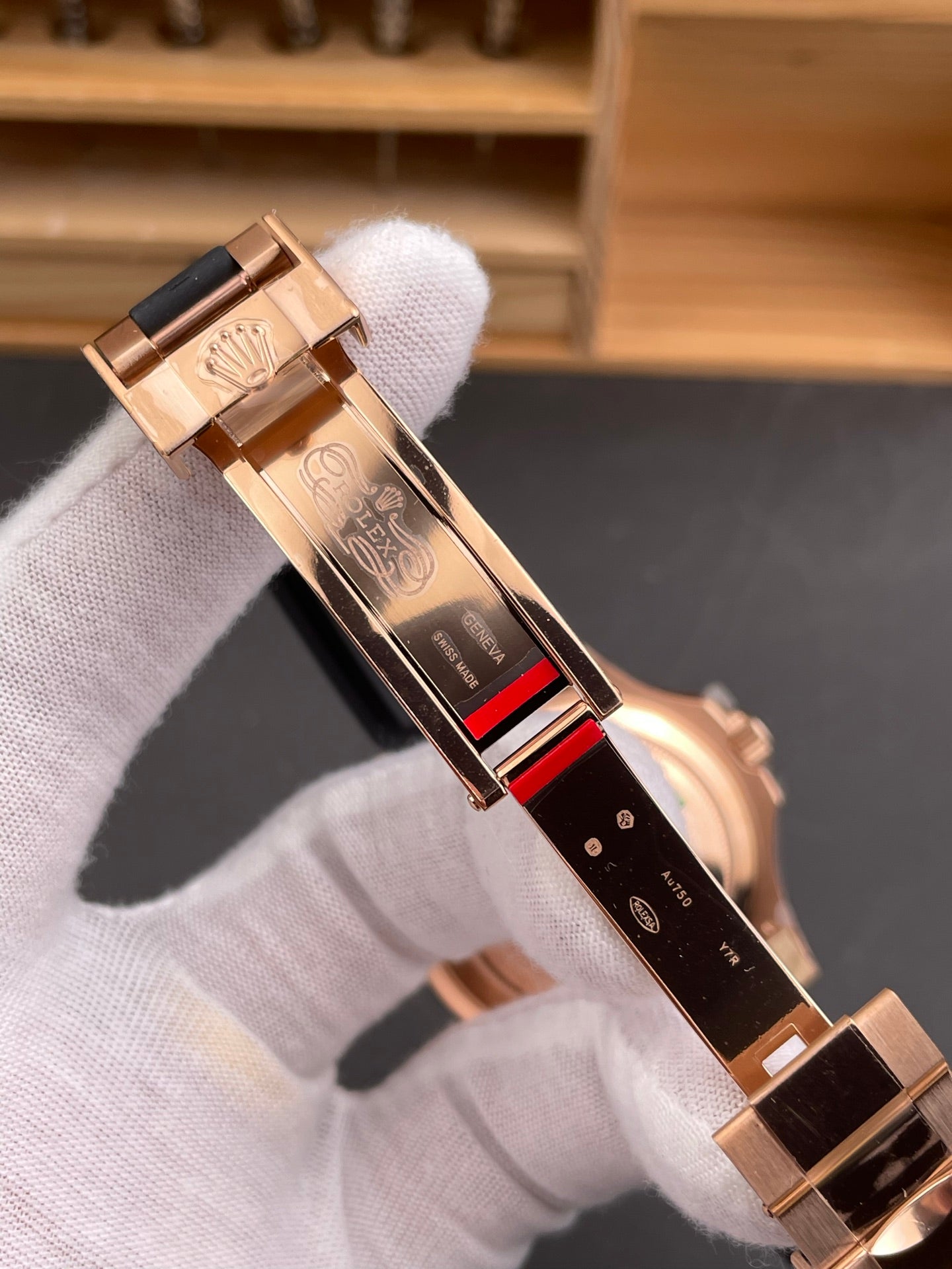 Rolex Yacht-Master Everose Gold – Black Dial Oysterflex Rubber Strap