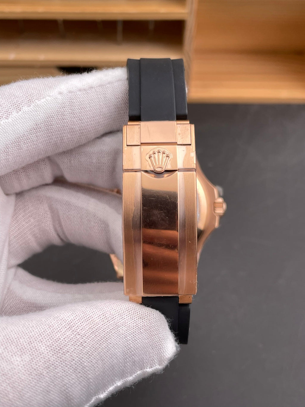 Rolex Yacht-Master Everose Gold – Black Dial Oysterflex Rubber Strap