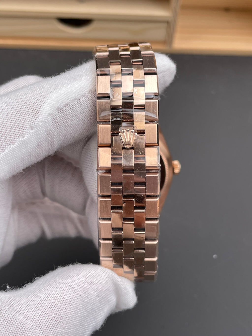 Rolex Land-Dweller Everose Gold – White Honeycomb Dial Rose Gold Jubilee Bracelet