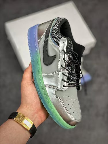 Air Jordan 1 Low SE – Metallic Silver Gradient Translucent Outsole