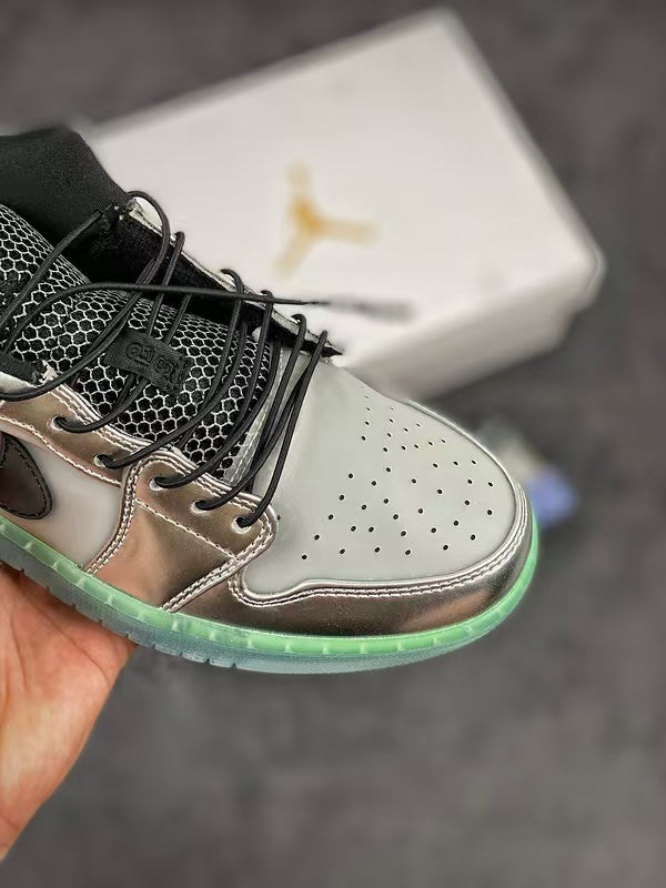 Air Jordan 1 Low SE – Metallic Silver Gradient Translucent Outsole