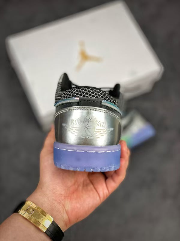 Air Jordan 1 Low SE – Metallic Silver Gradient Translucent Outsole