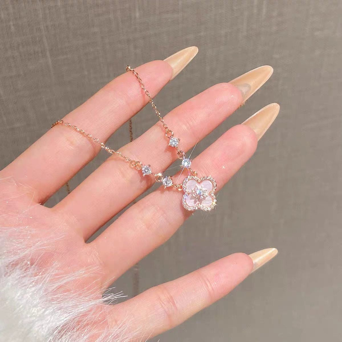 Rose Gold Mother-of-Pearl Clover 2-Piece Jewellery Set