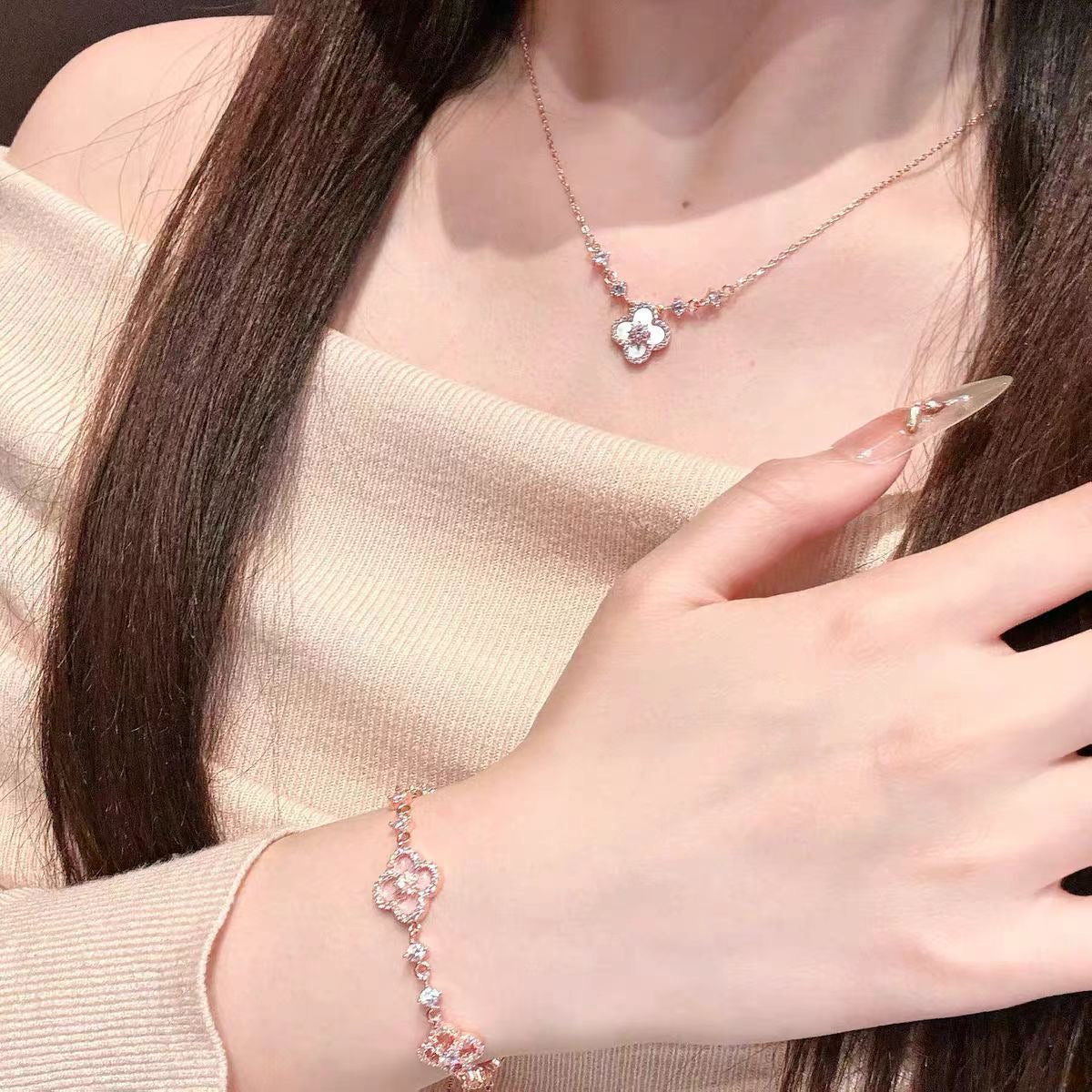 Rose Gold Mother-of-Pearl Clover 2-Piece Jewellery Set