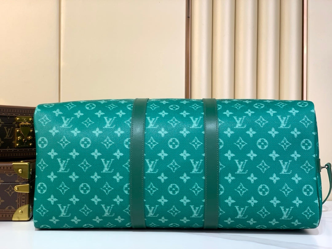 Louis Vuitton Keepall Bandoulière 50 – Green Monogram Canvas Paw Charm Marque Edition