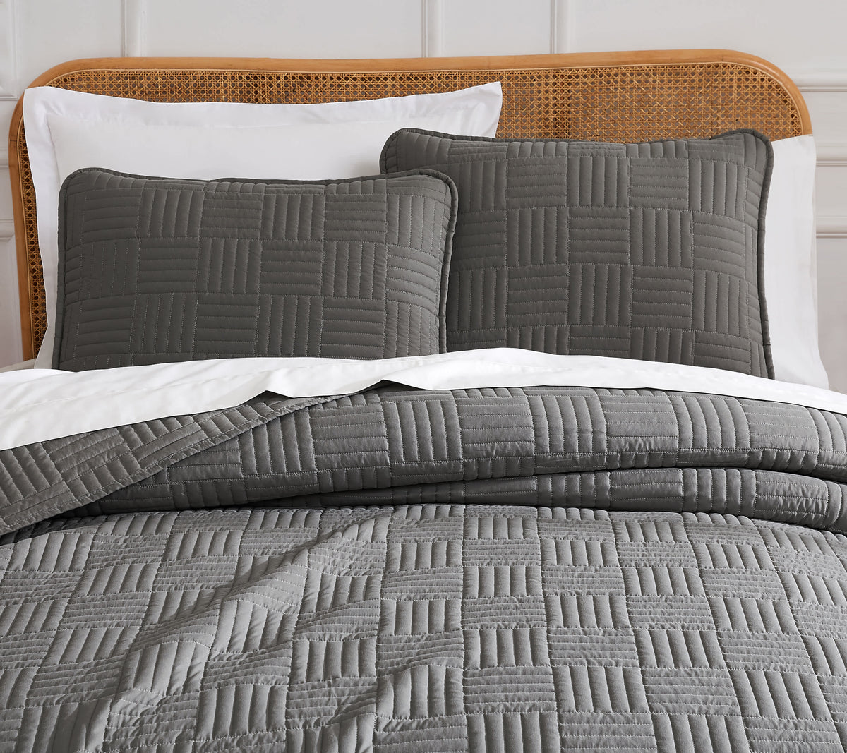 Southshore Fine Linens Grid Oversized Quilt Set