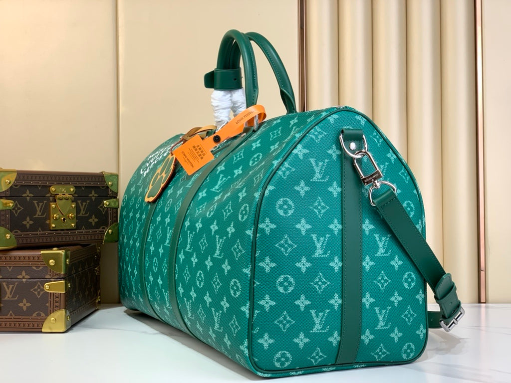 Louis Vuitton Keepall Bandoulière 50 – Green Monogram Canvas Paw Charm Marque Edition