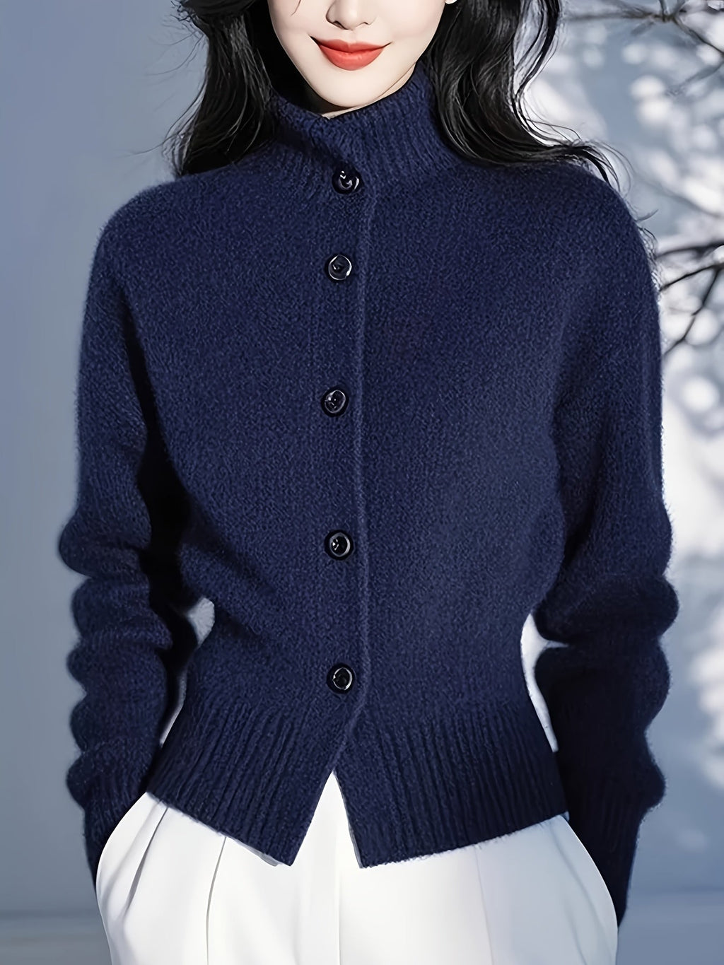 Vera | Hochgeschlossene Knopfstrickjacke
