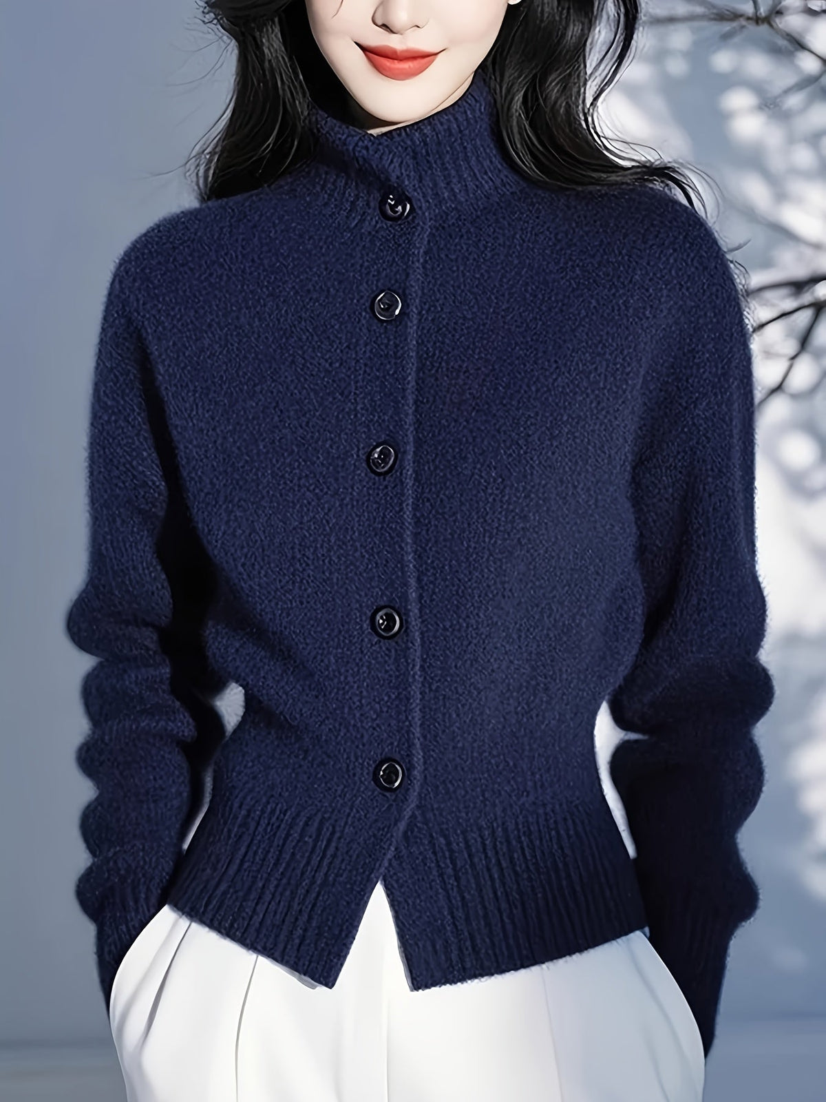 Vera | Hochgeschlossene Knopfstrickjacke