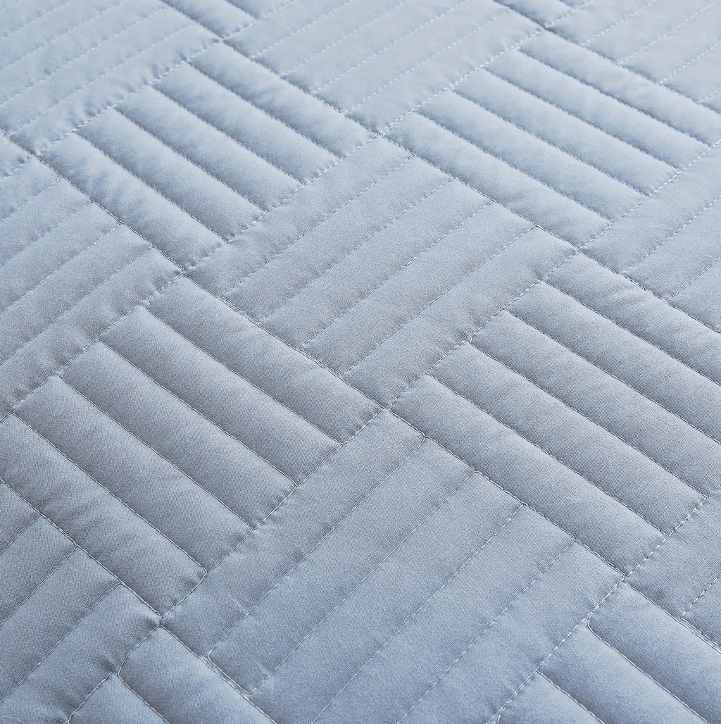 Southshore Fine Linens Grid Oversized Quilt Set