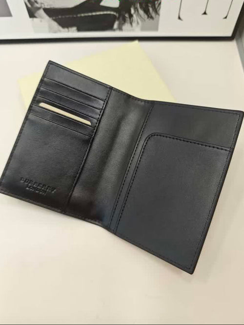 Portefeuille bifold de luxe en cuir grainé noir pour homme avec plaque monogramme argentée