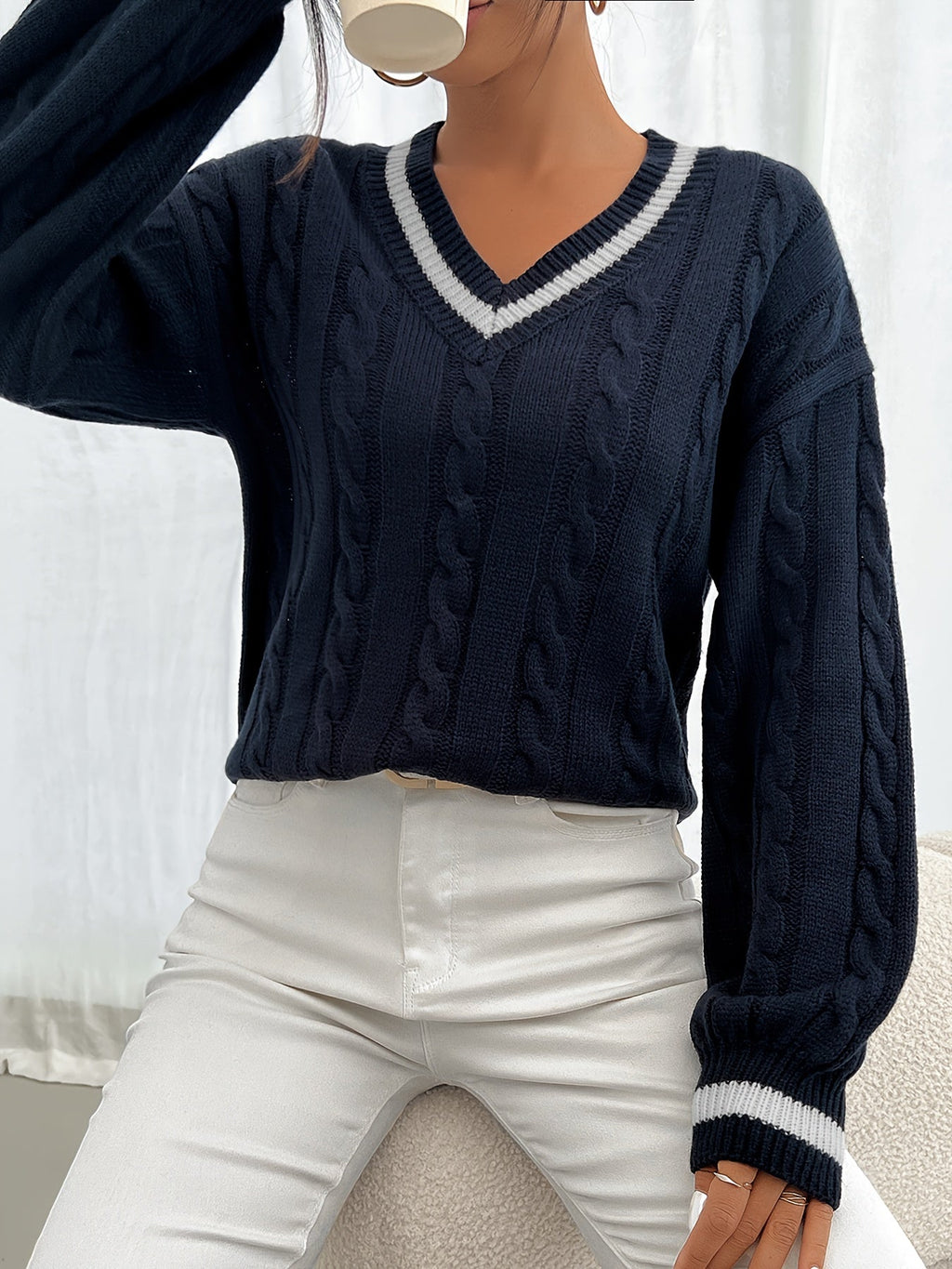 Hattie | Pullover mit Zopfmuster und V-Ausschnitt