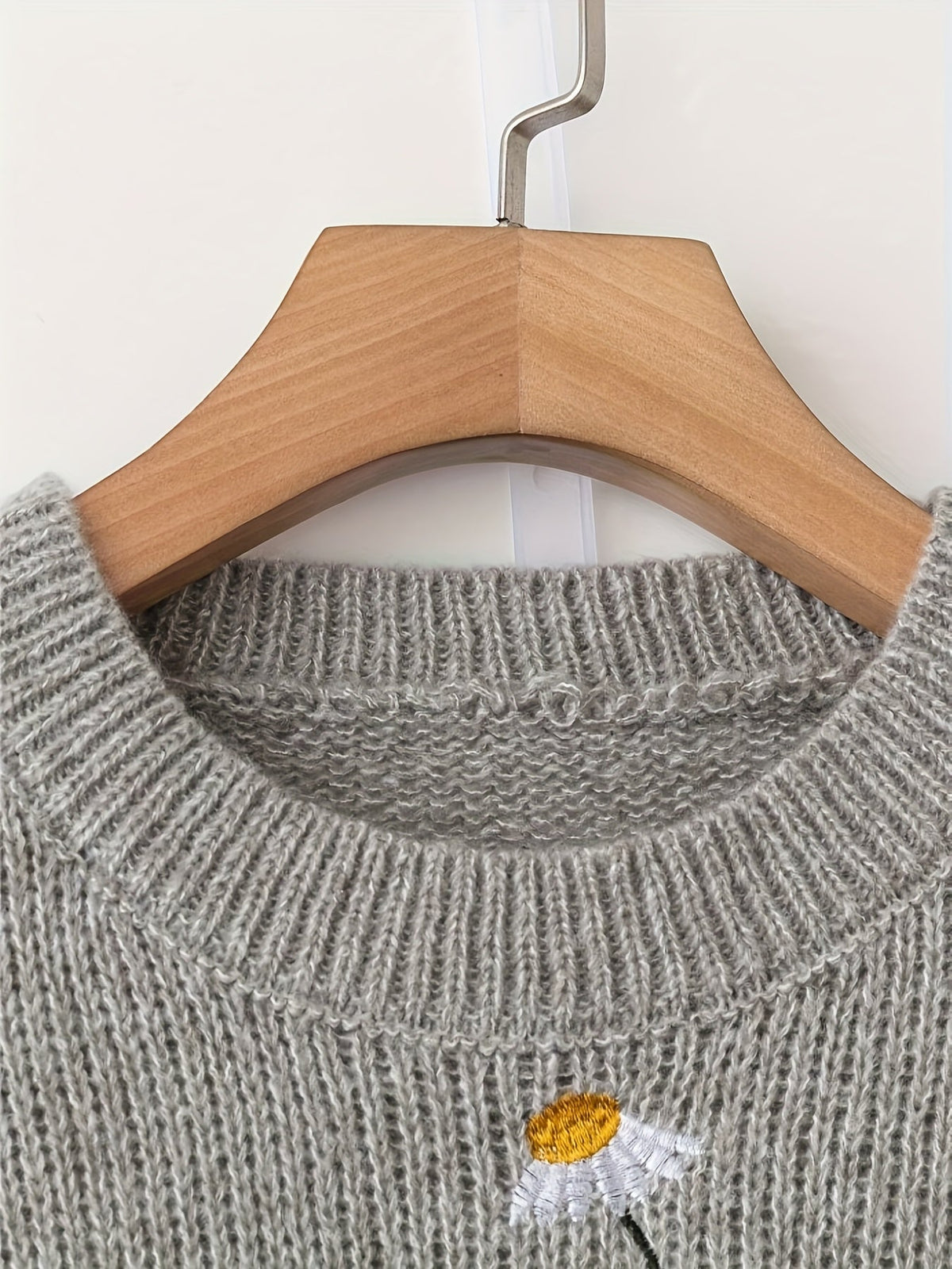 Lena | Pullover mit Blumenstickerei