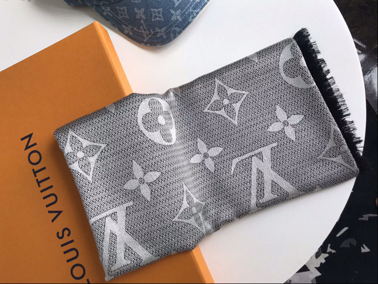 Louis Vuitton Monogram Shine Shawl – Silver Grey