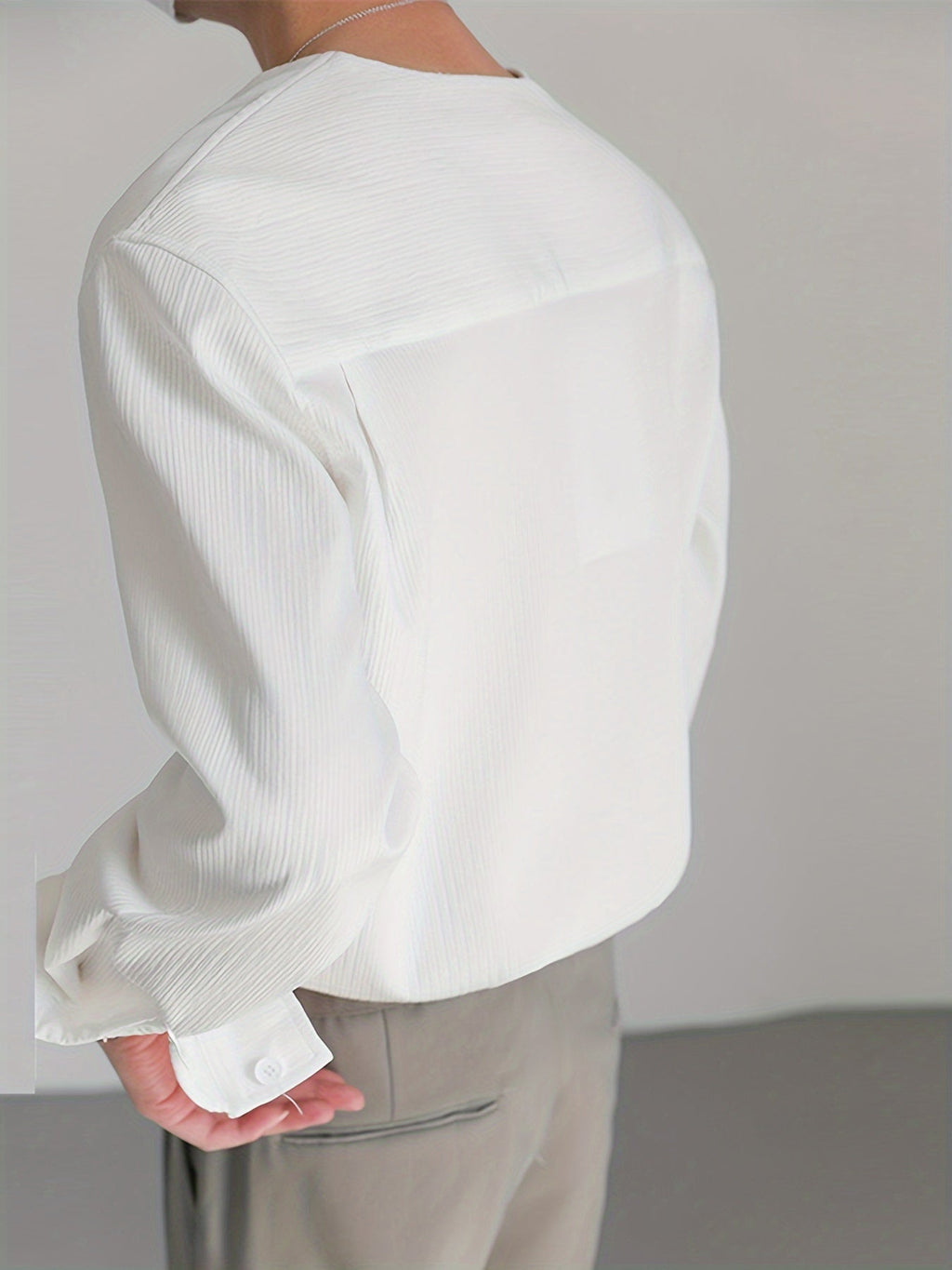 Nigel | Kragenloses V-Neck-Shirt