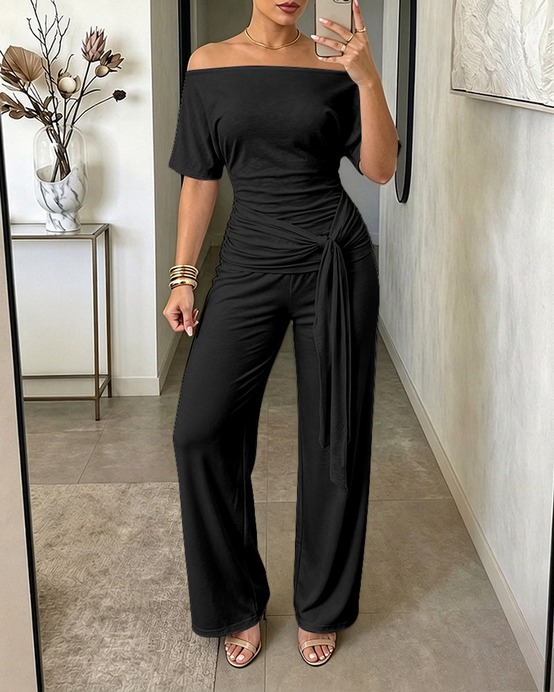 Damen 2-teiliges Set mit schrägem Ausschnitt, gerafftem Oberteil mit Bindegürtel und kurzärmeligem Shirt sowie Hose mit weitem Bein und hoher Taille